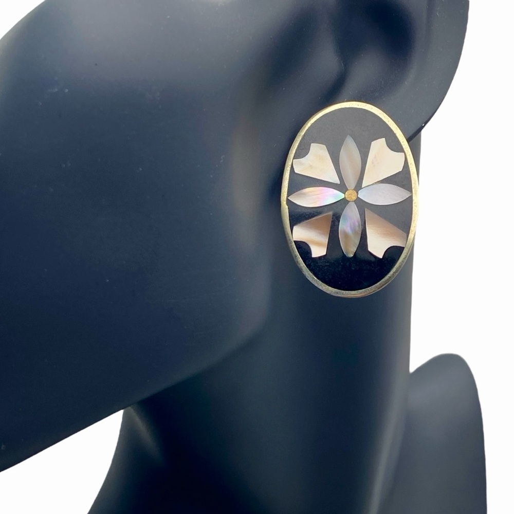 Mexico Alpaca Silver Oval Earrings with Floral Patterned Mother of Pearl Inlay